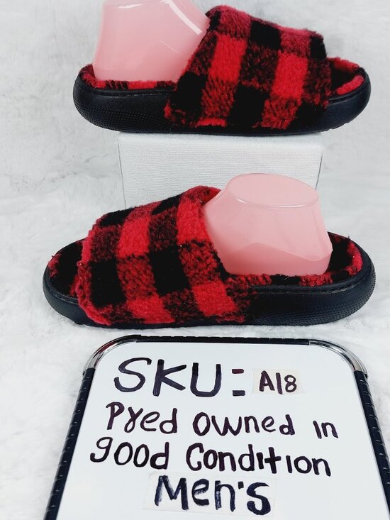 Crocs Men\'s Black Varsity Red Classic Cozzzy Buffalo Plaid Slide Slippers Size 8